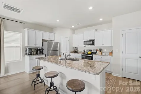 2215 Transatlantic Avenue Charlotte NC 28215