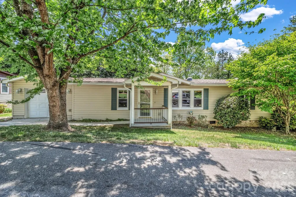 405 Deerfield Court Hendersonville NC 28792