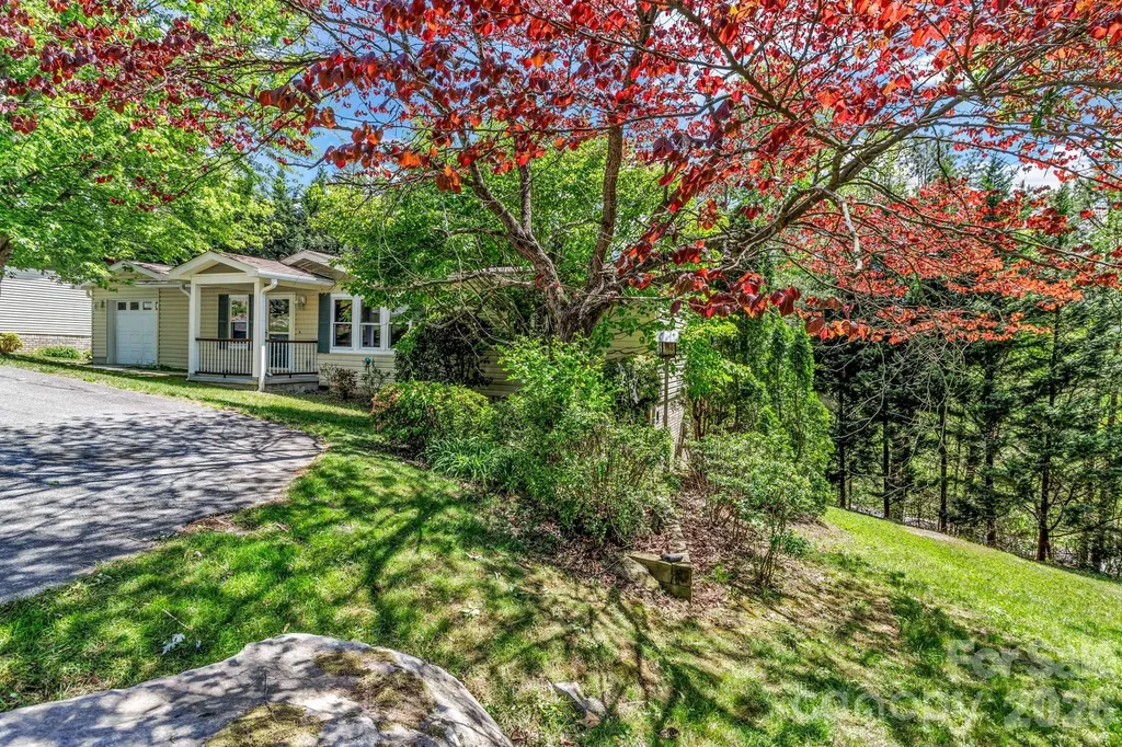 405 Deerfield Court Hendersonville NC 28792