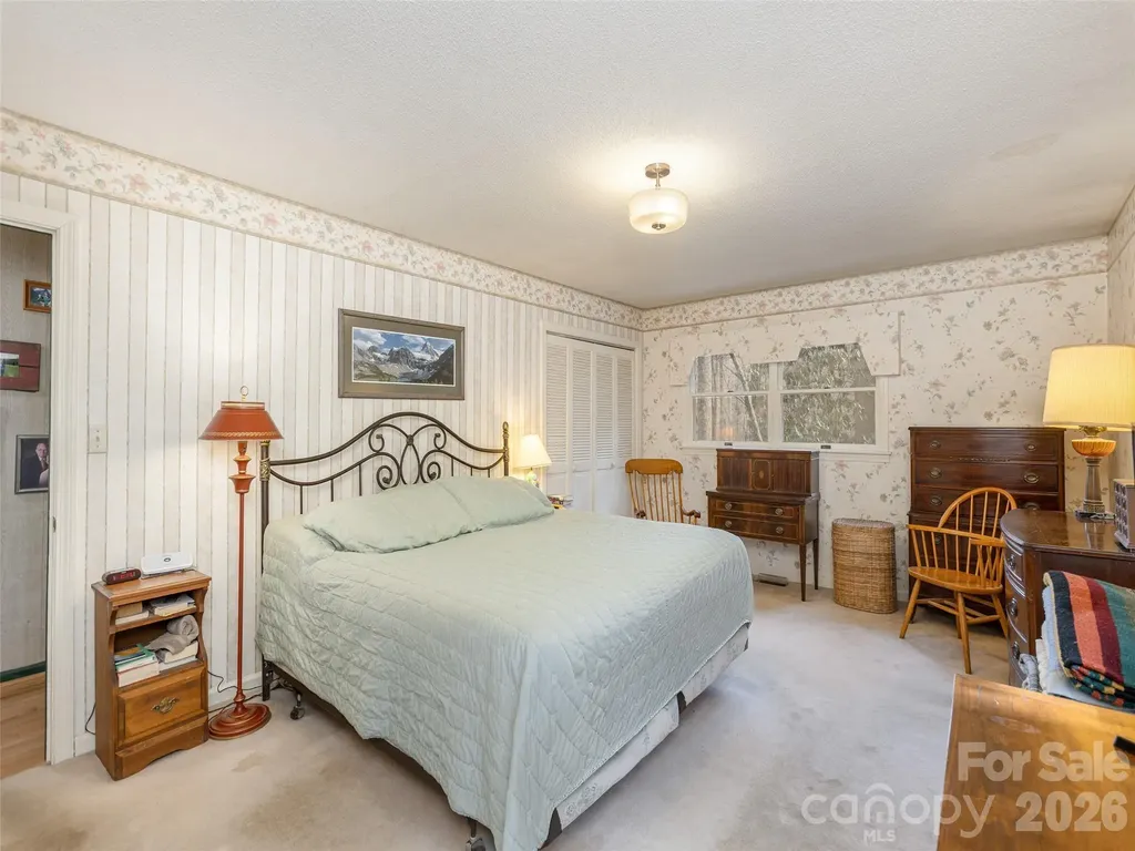 227 Sky Lake Drive Hendersonville NC 28739