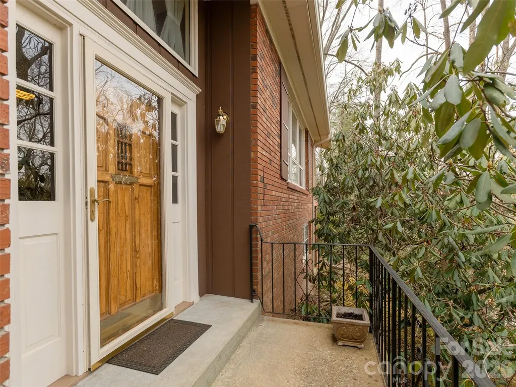 227 Sky Lake Drive Hendersonville NC 28739