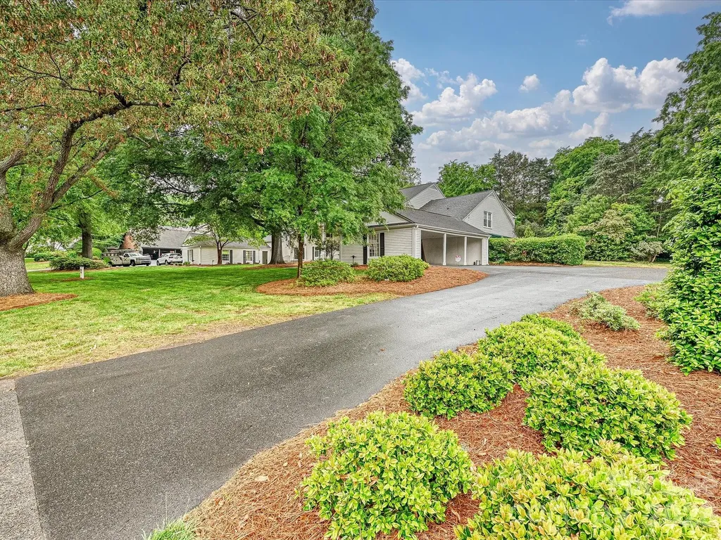 7004 Quail Hill Road Charlotte NC 28210