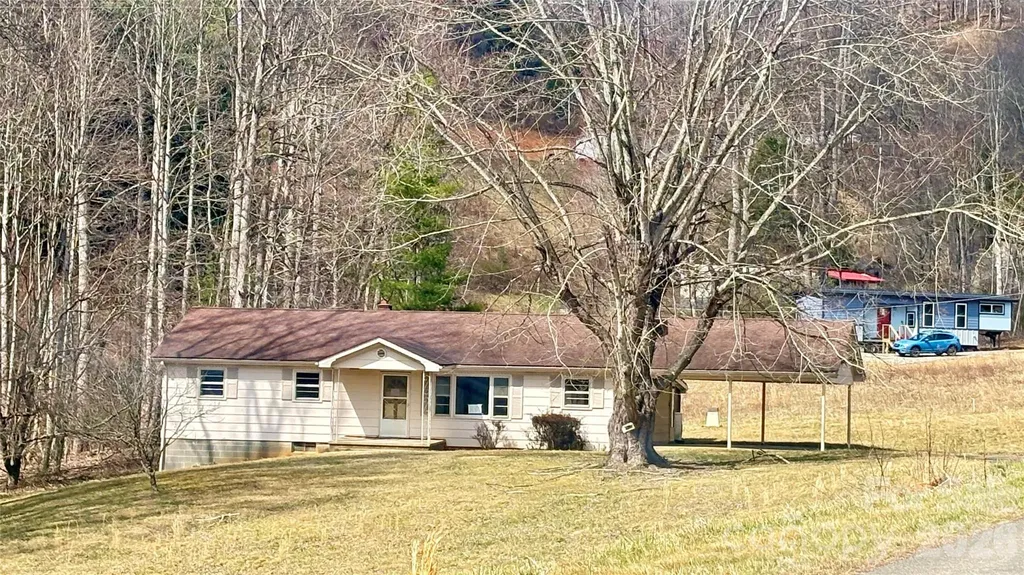 225 Davis Road Crumpler NC 28617