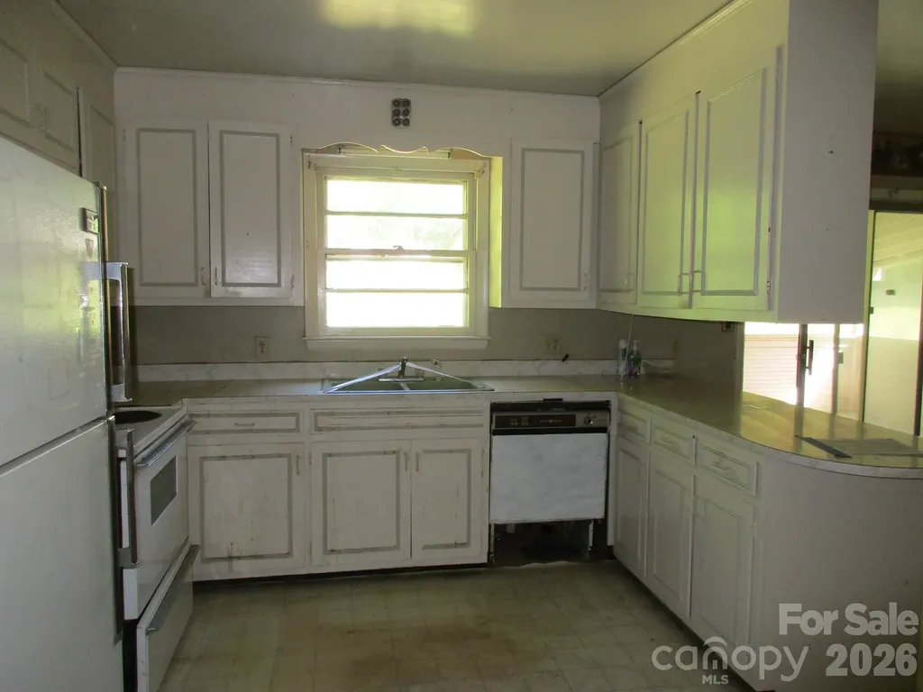 225 Davis Road Crumpler NC 28617