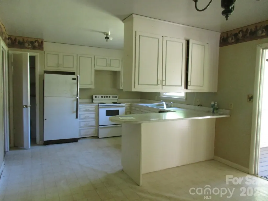 225 Davis Road Crumpler NC 28617