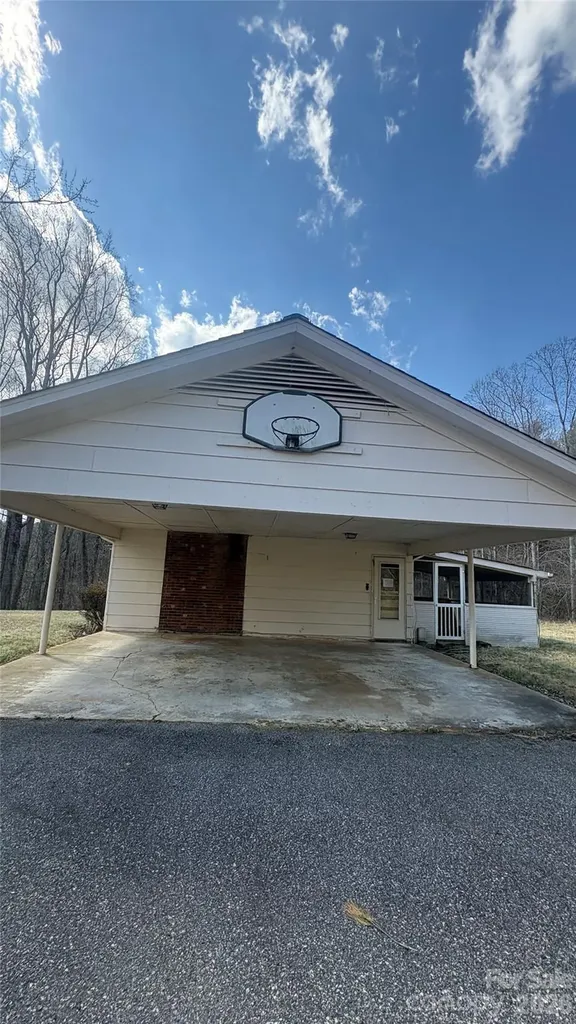 225 Davis Road Crumpler NC 28617
