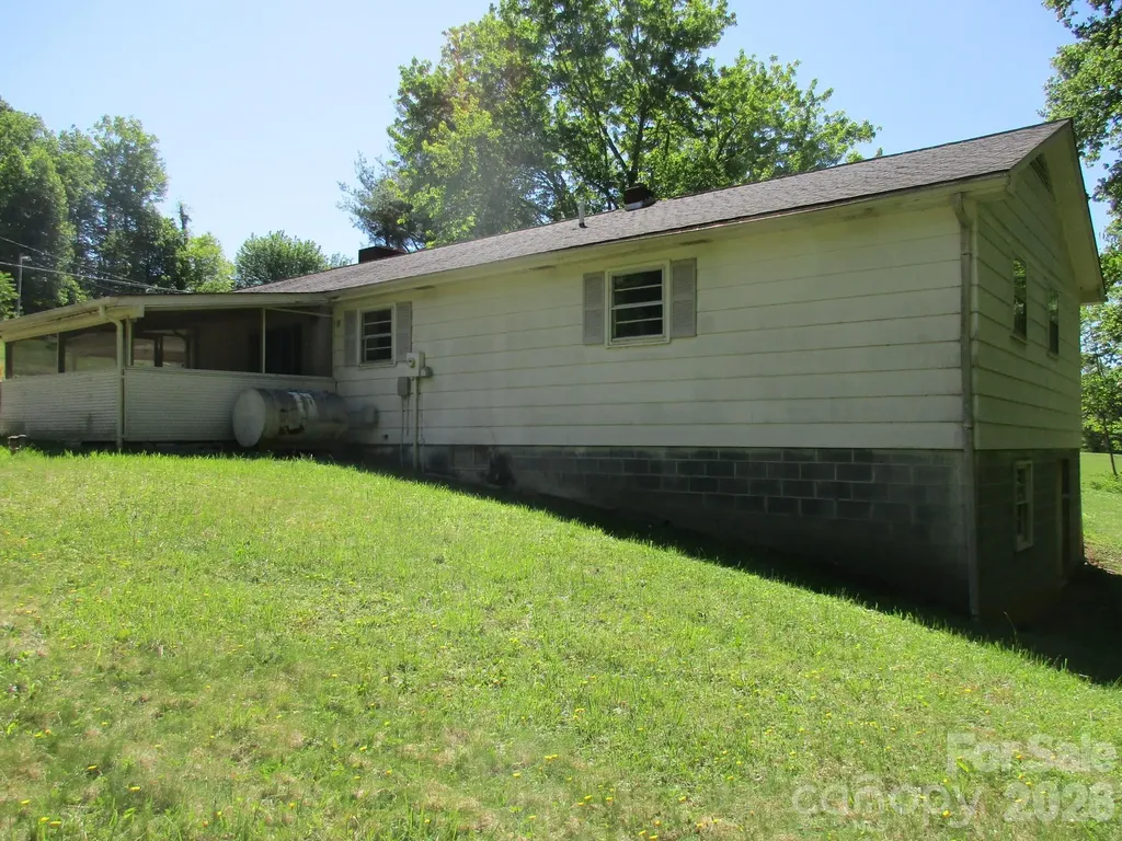 225 Davis Road Crumpler NC 28617