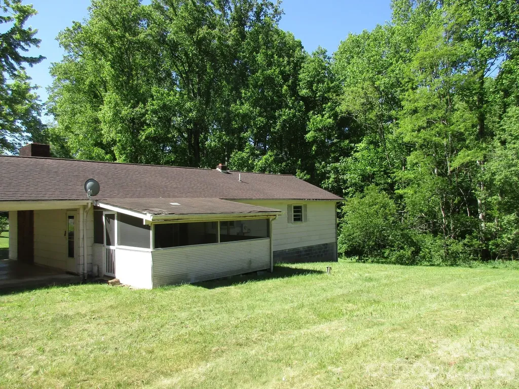225 Davis Road Crumpler NC 28617