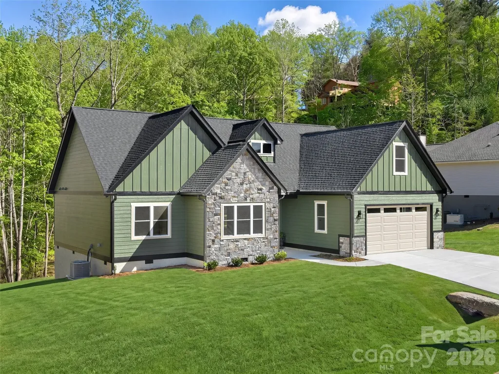 399 Crystal Heights Drive Hendersonville NC 28739