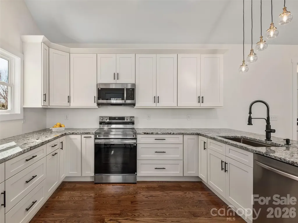 399 Crystal Heights Drive Hendersonville NC 28739