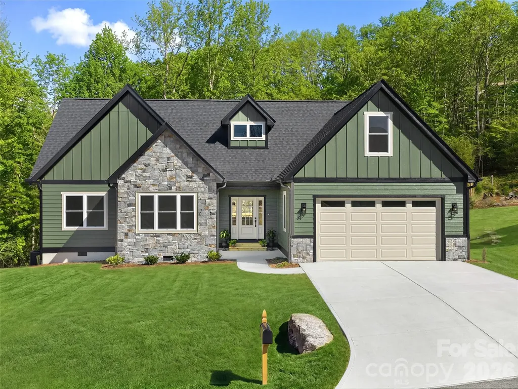 399 Crystal Heights Drive Hendersonville NC 28739