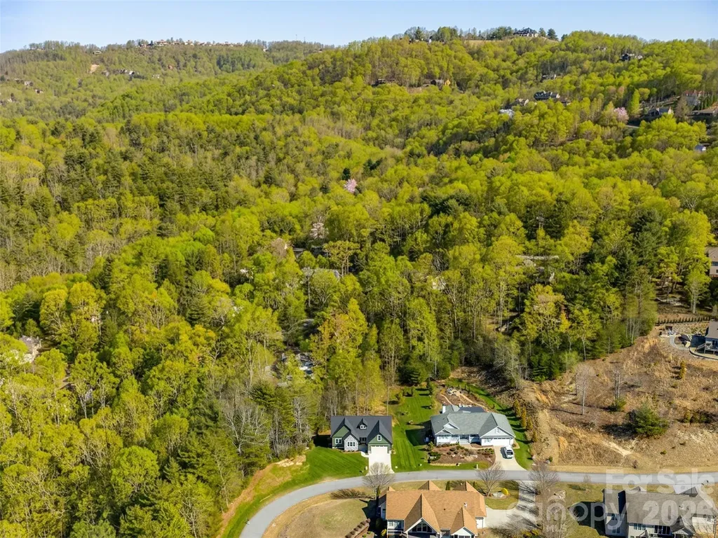 399 Crystal Heights Drive Hendersonville NC 28739