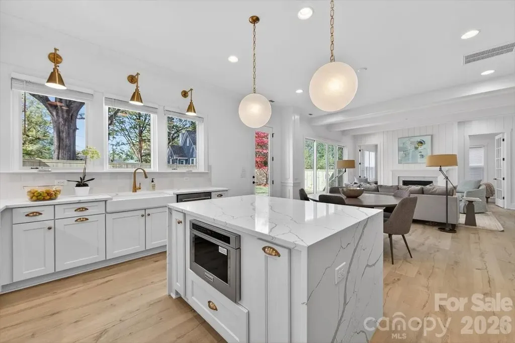 1607 Chippendale Road Charlotte NC 28205