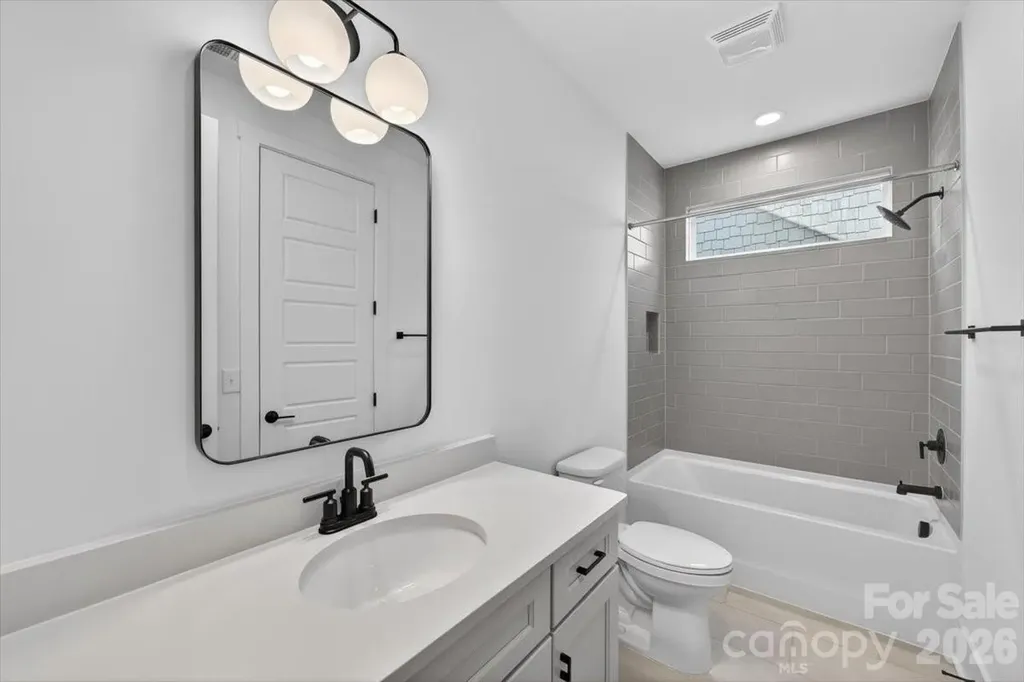 1607 Chippendale Road Charlotte NC 28205