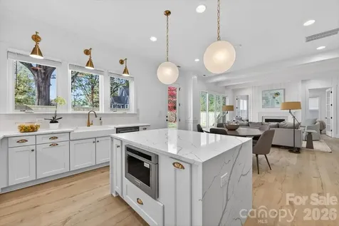 1607 Chippendale Road Charlotte NC 28205
