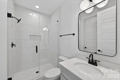 1607 Chippendale Road Charlotte NC 28205