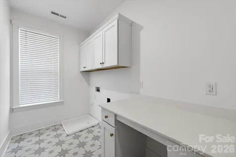 1607 Chippendale Road Charlotte NC 28205