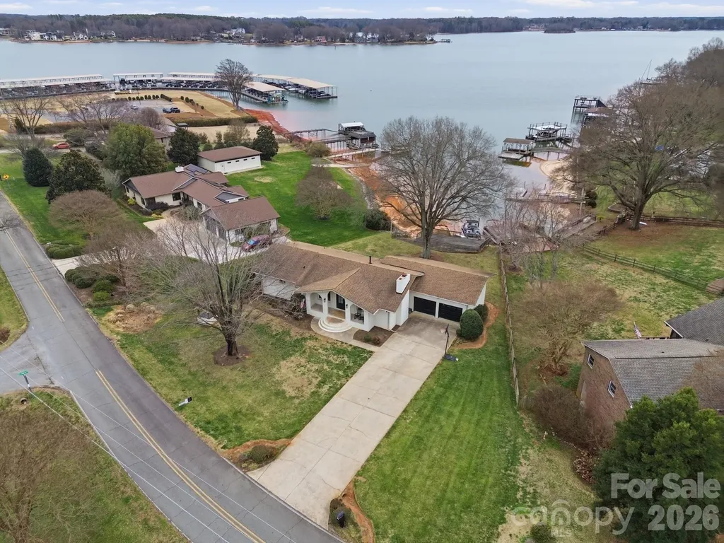 332 Shoreline Loop Mooresville NC 28117
