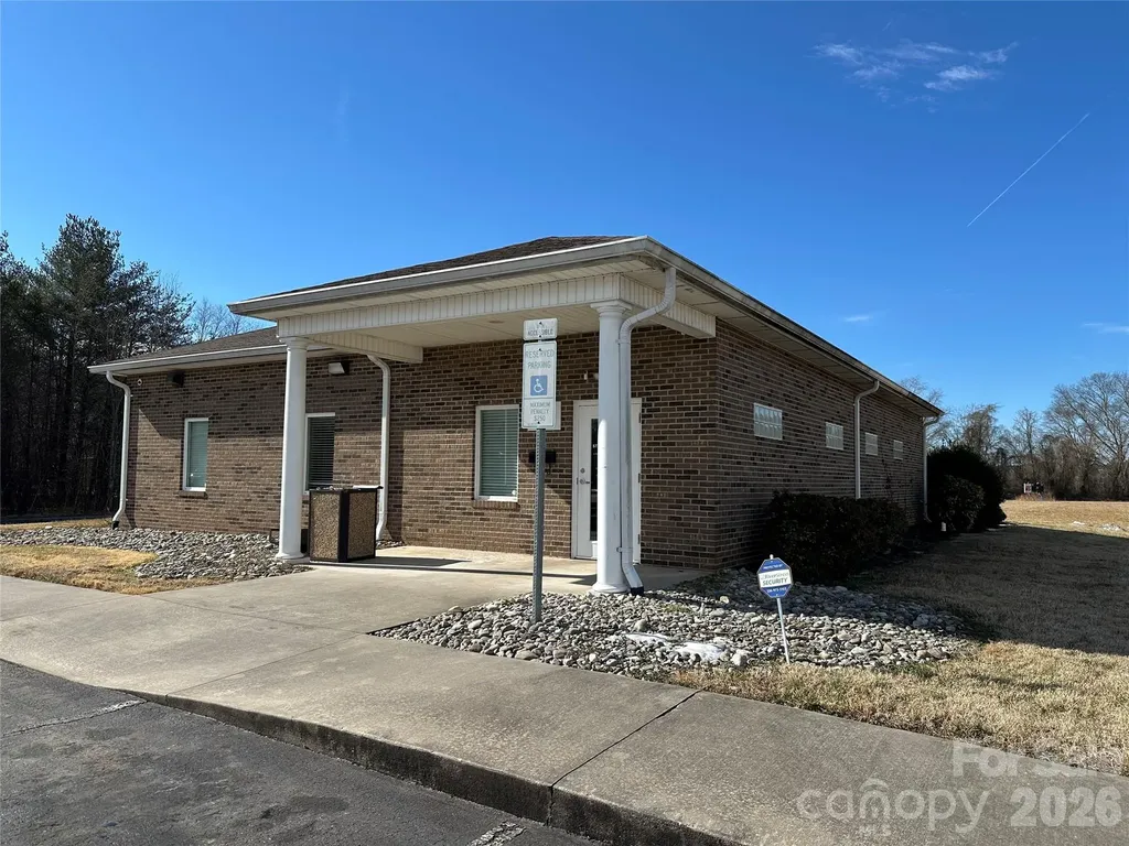 527 West Park Circle North Wilkesboro NC 28659