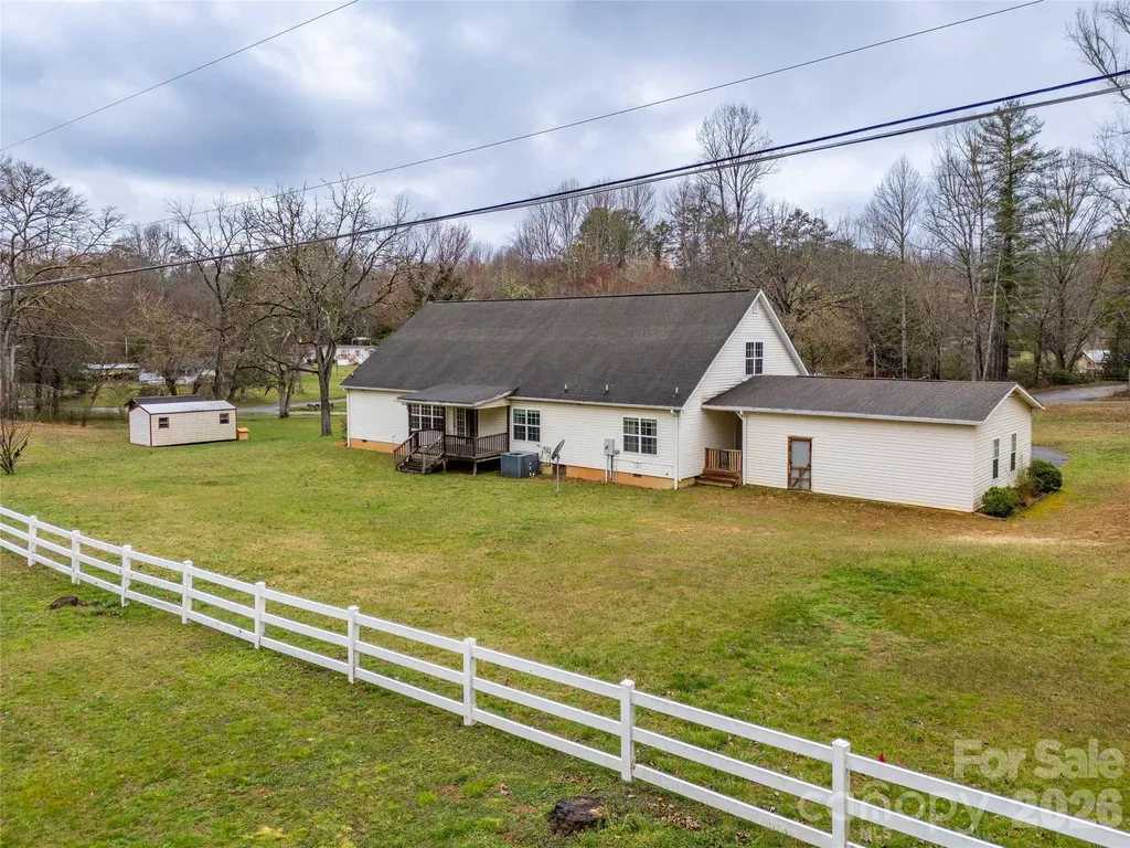 1564 Camp Creek Road Whittier NC 28789