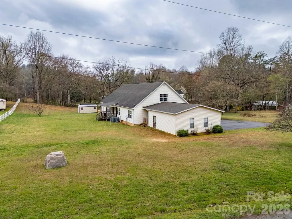 1564 Camp Creek Road Whittier NC 28789
