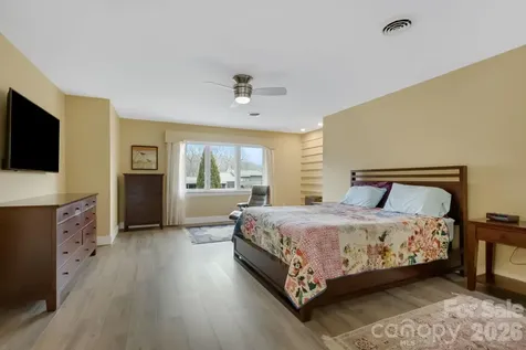 403 Crowfields Drive Asheville NC 28803
