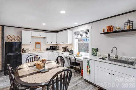 872 Mountainside Drive Waynesville NC 28786