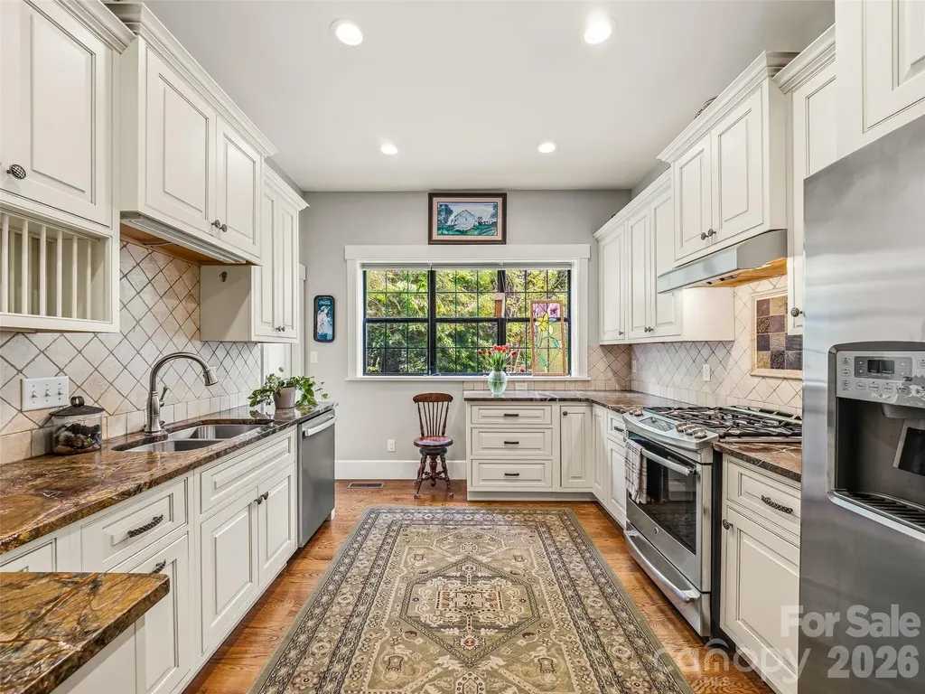 24 Kimberly Avenue Asheville NC 28804