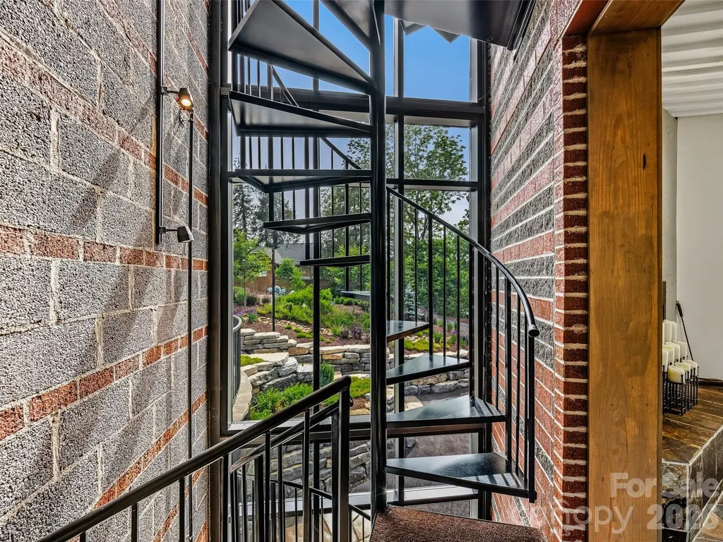 24 Kimberly Avenue Asheville NC 28804
