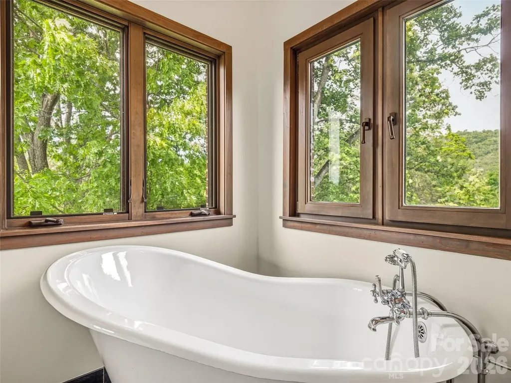 24 Kimberly Avenue Asheville NC 28804