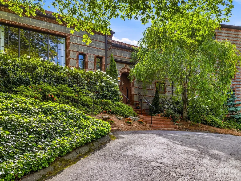 24 Kimberly Avenue Asheville NC 28804