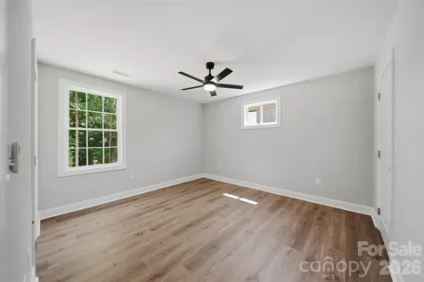 1294 18th Street NE Hickory NC 28601
