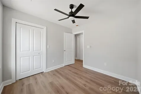 1294 18th Street NE Hickory NC 28601
