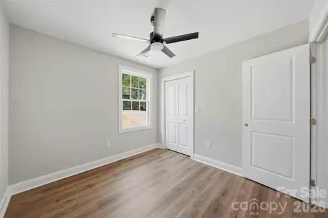 1294 18th Street NE Hickory NC 28601