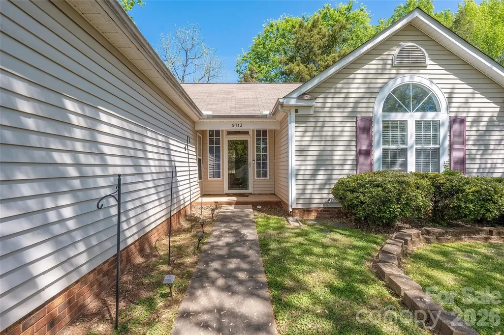 9713 Veronica Drive Charlotte NC 28215