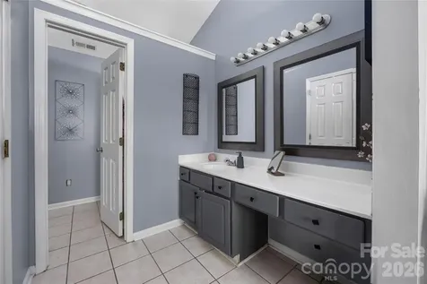 9713 Veronica Drive Charlotte NC 28215