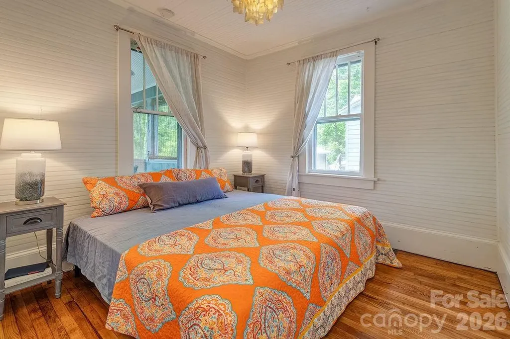 33 Green Oak Road Asheville NC 28804