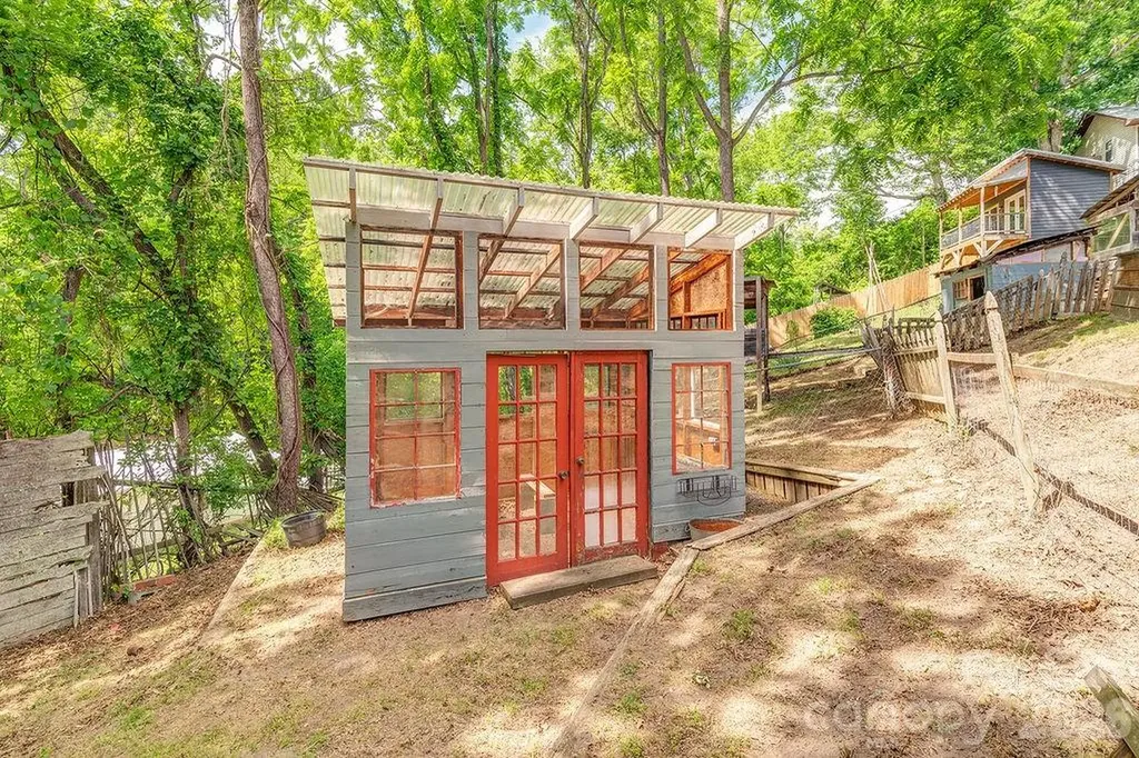 33 Green Oak Road Asheville NC 28804