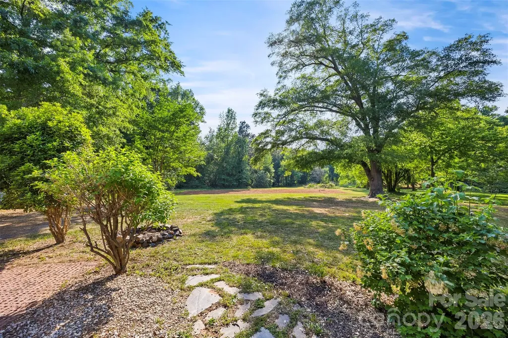 1206 South Point Road Belmont NC 28012