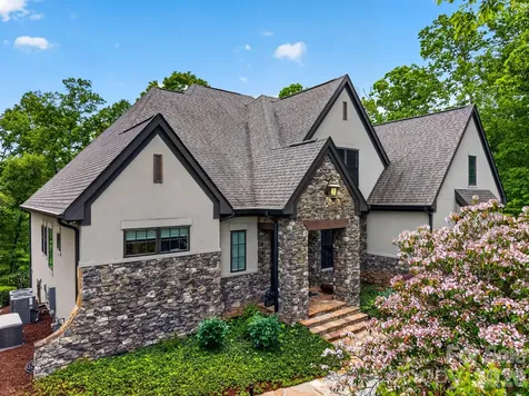 671 Mills River Way Horse Shoe NC 28742