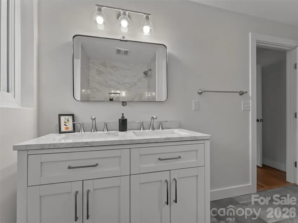 1110 3rd Avenue W Hendersonville NC 28739