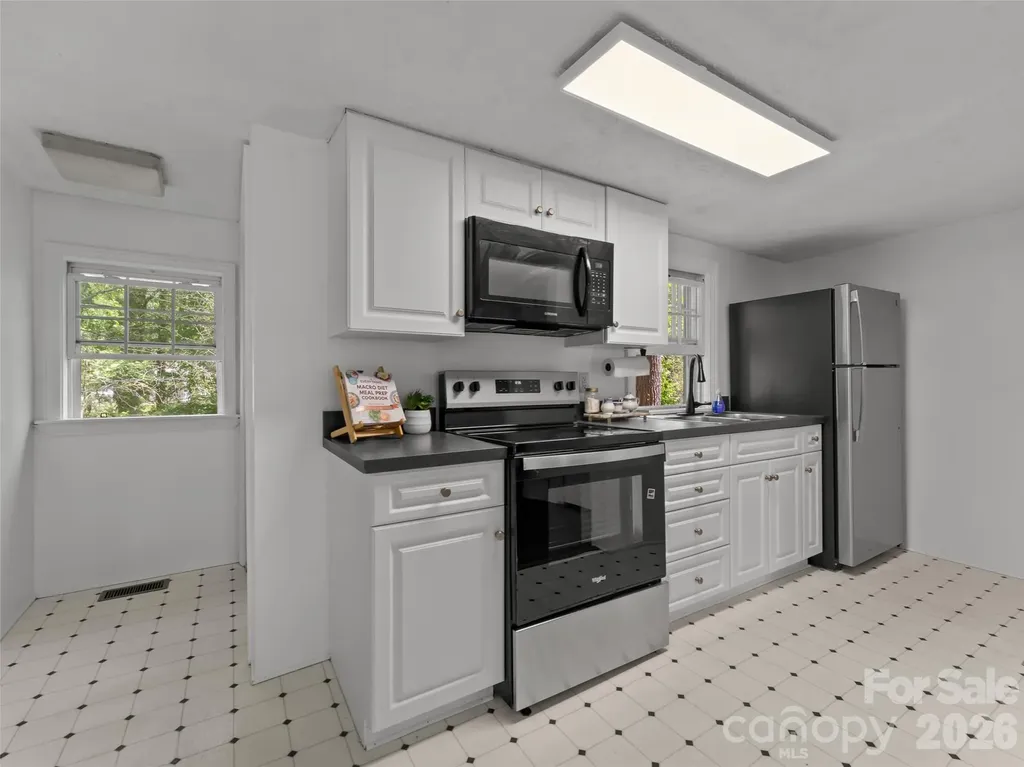 1110 3rd Avenue W Hendersonville NC 28739