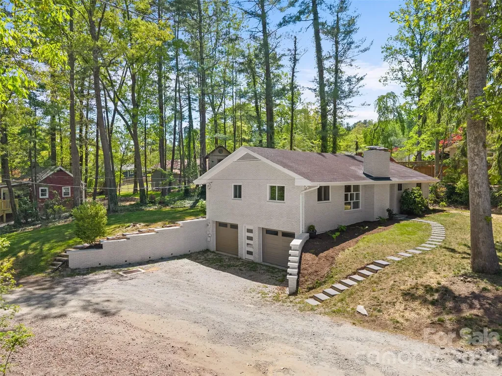 1110 3rd Avenue W Hendersonville NC 28739