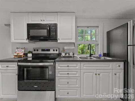 1110 3rd Avenue W Hendersonville NC 28739