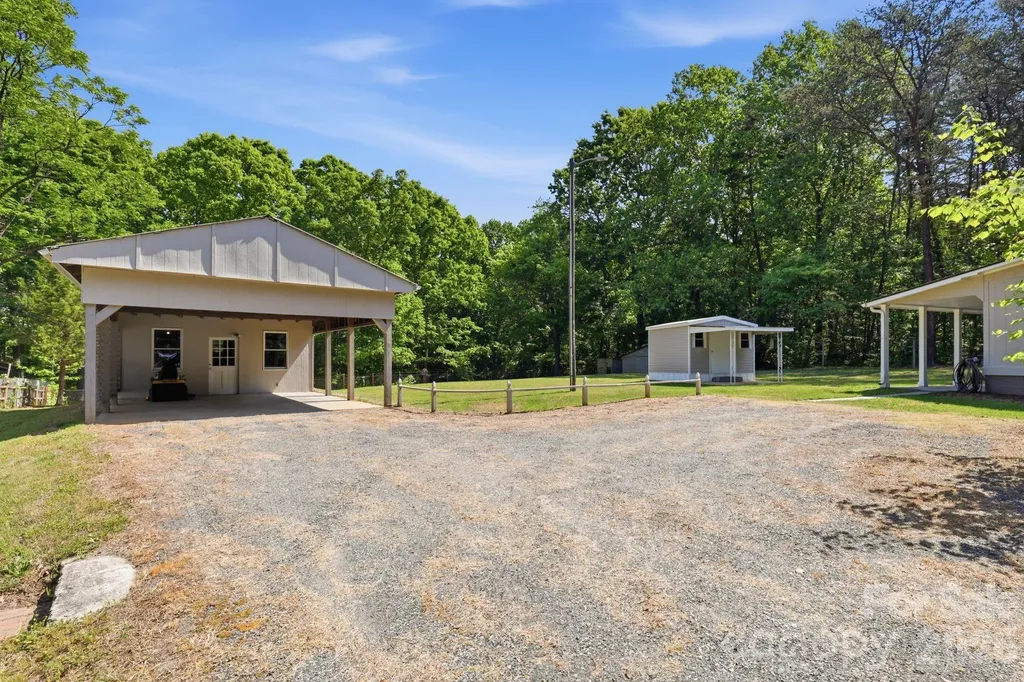 136 Woodridge Lane Mooresville NC 28115