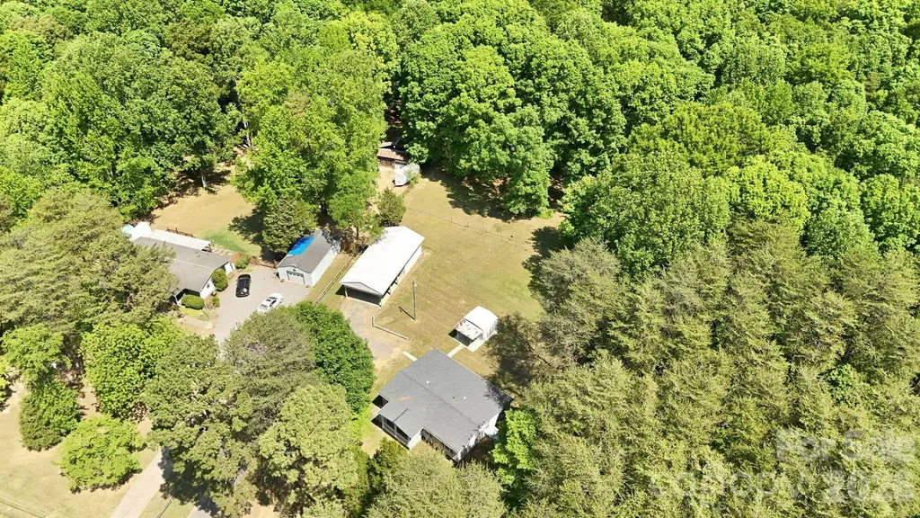 136 Woodridge Lane Mooresville NC 28115