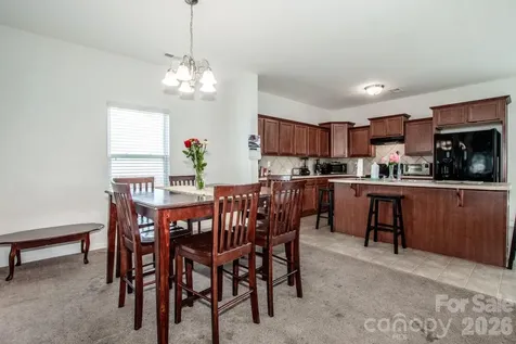 123 Kingsgate Court Statesville NC 28625
