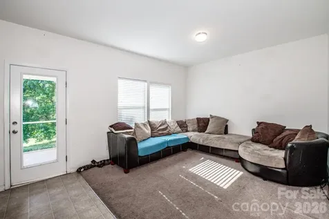 123 Kingsgate Court Statesville NC 28625