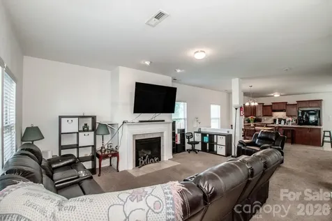 123 Kingsgate Court Statesville NC 28625
