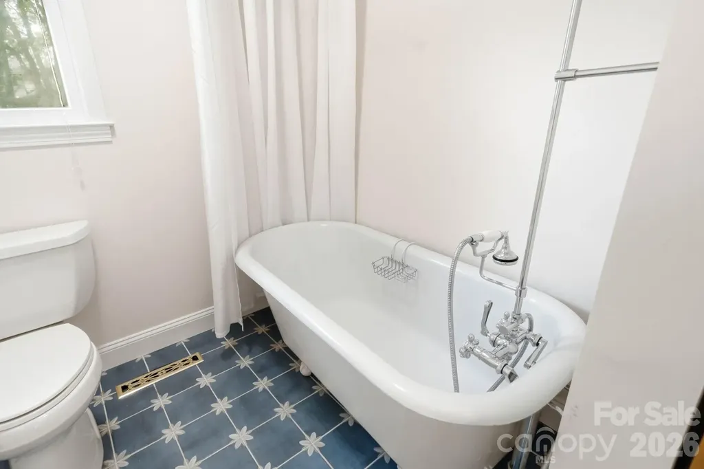 127 Erkwood Drive Hendersonville NC 28739